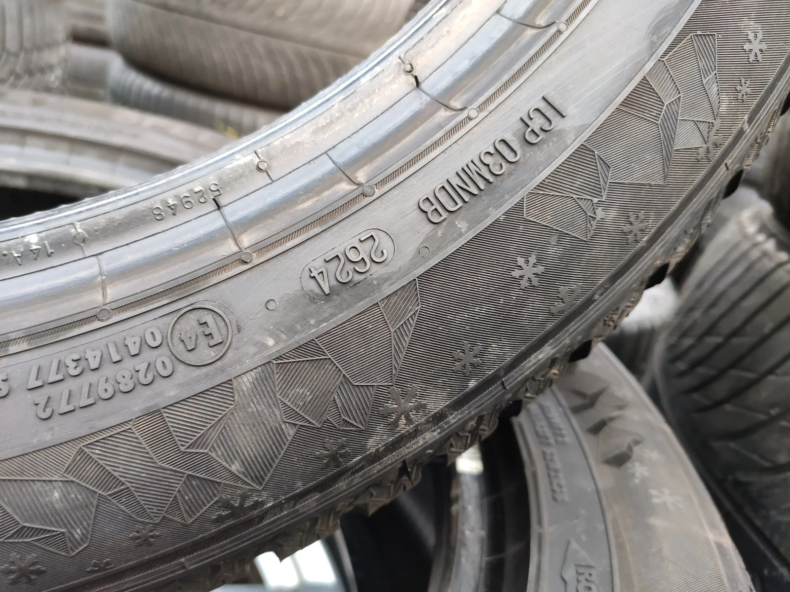 Гуми Зимни 225/55R18, снимка 7 - Гуми и джанти - 56735298