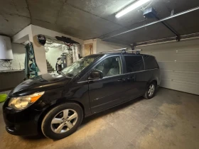  Chrysler Town and Co...