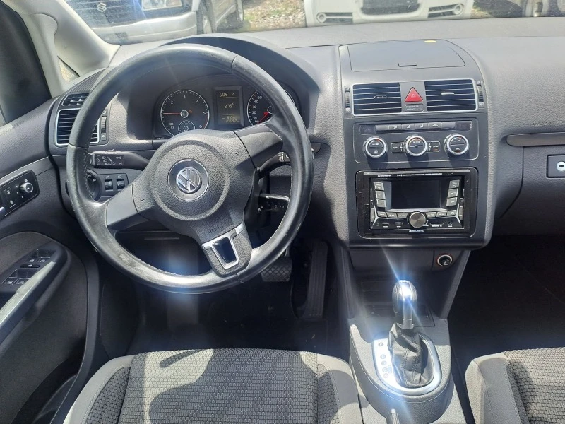 VW Touran 1.6 DSG, снимка 5 - Автомобили и джипове - 46397264