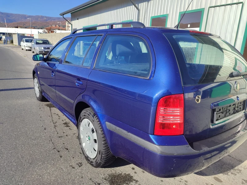 Skoda Octavia 1.6i, снимка 3 - Автомобили и джипове - 47863076