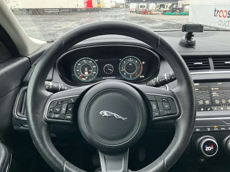 Jaguar E-pace 2.0D, снимка 9 - Автомобили и джипове - 48954482