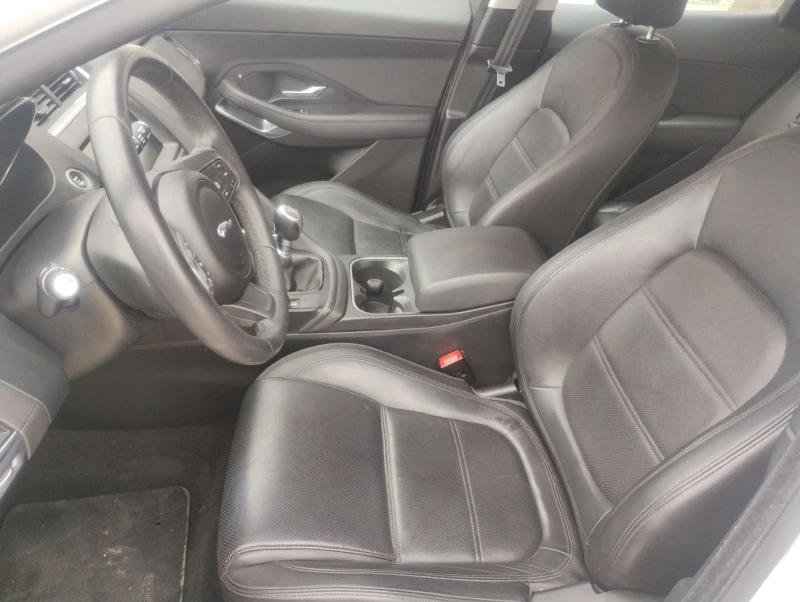 Jaguar E-pace Jaguar E-Pace 2.0D/Кожен салон/Промоция, снимка 15 - Автомобили и джипове - 52358250