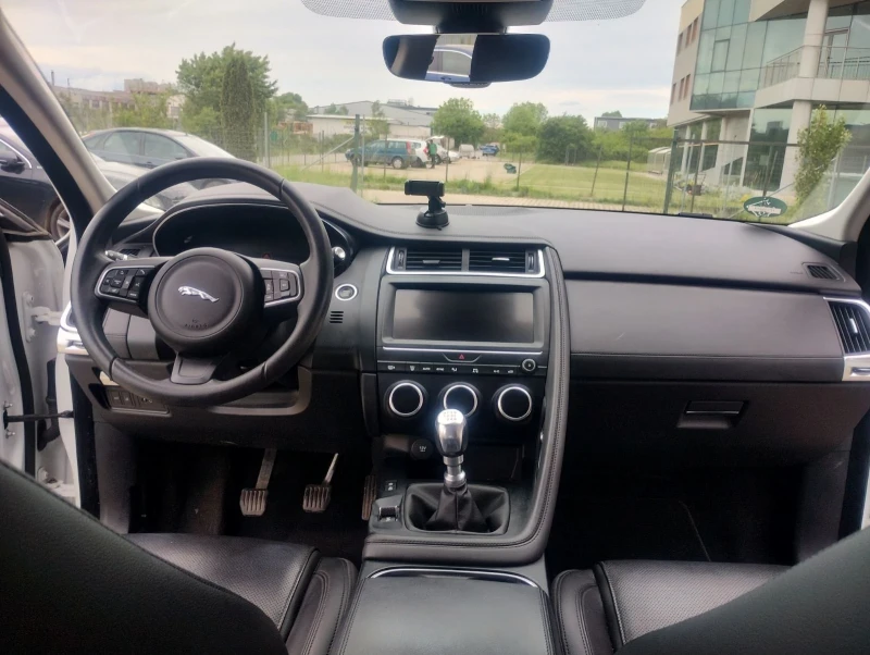 Jaguar E-pace Jaguar E-Pace 2.0D/Кожен салон/Промоция, снимка 9 - Автомобили и джипове - 52358250