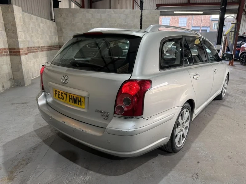 Toyota Avensis, снимка 3 - Автомобили и джипове - 50995928