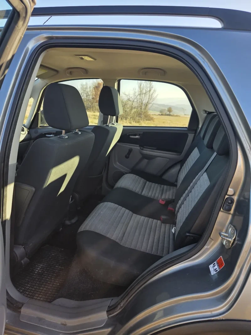 Suzuki SX4, снимка 4 - Автомобили и джипове - 52803172