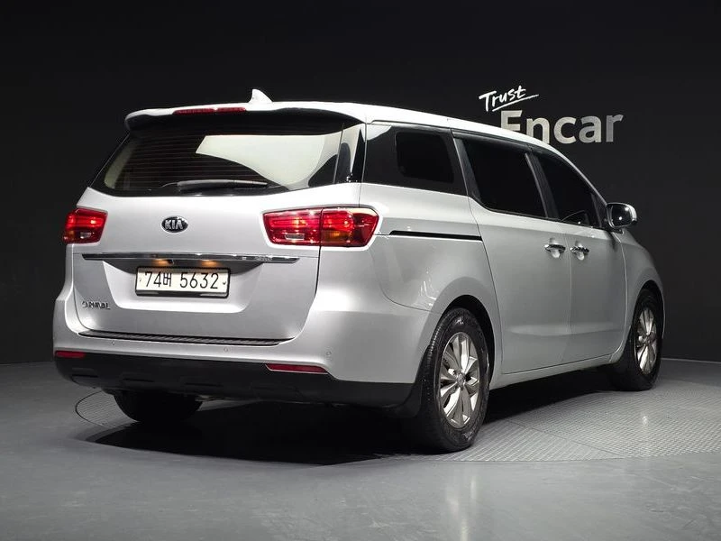 Kia Carnival 2.2 Automatic, снимка 3 - Автомобили и джипове - 55464729