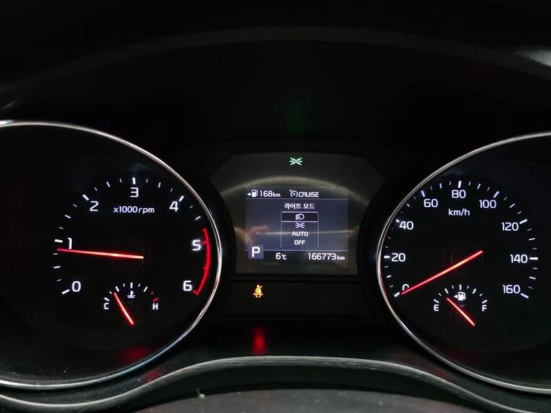 Kia Carnival 2.2 Automatic, снимка 10 - Автомобили и джипове - 55464729