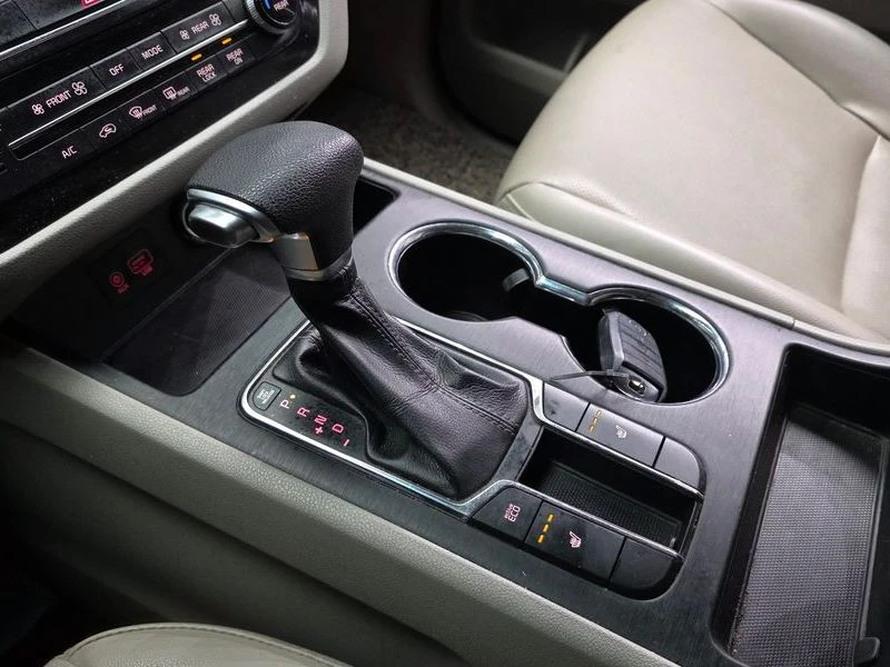 Kia Carnival 2.2 Automatic, снимка 11 - Автомобили и джипове - 55464729