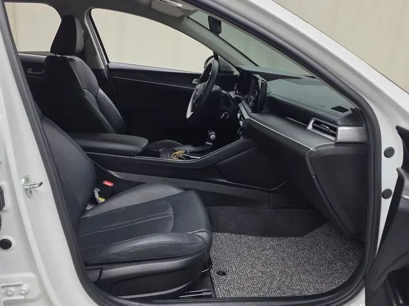 Kia K5, снимка 11 - Автомобили и джипове - 56687974