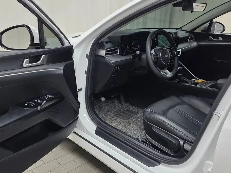 Kia K5, снимка 10 - Автомобили и джипове - 56687974