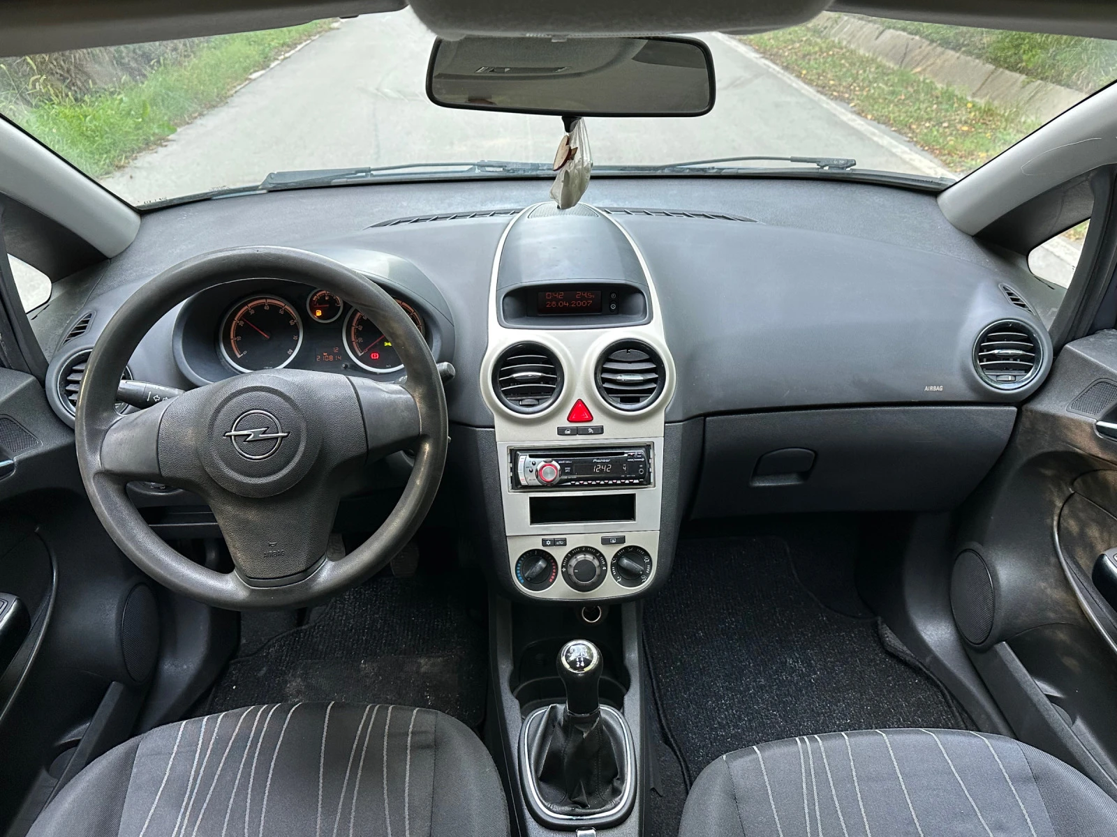 Opel Corsa 1.2i-80кс - изображение 10