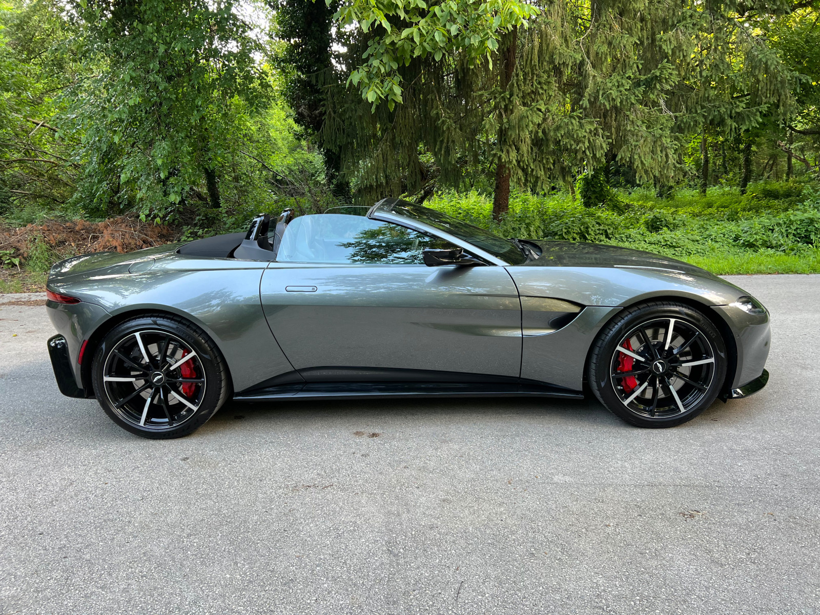 Aston martin V8 Vantage 4.0 Roadster - изображение 4