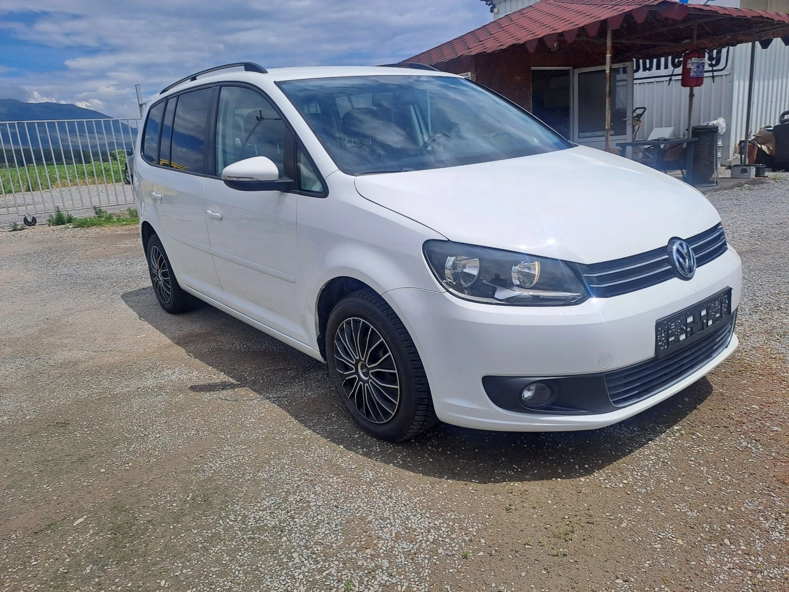 VW Touran 1.6 DSG - изображение 2