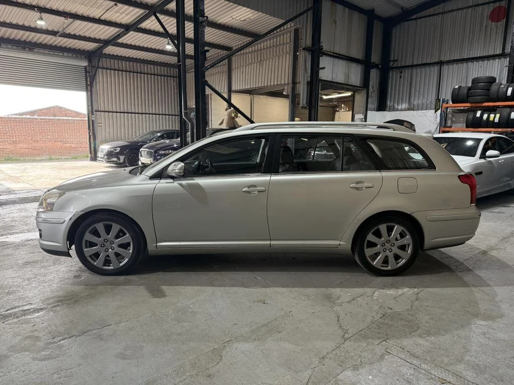 Toyota Avensis  - изображение 4