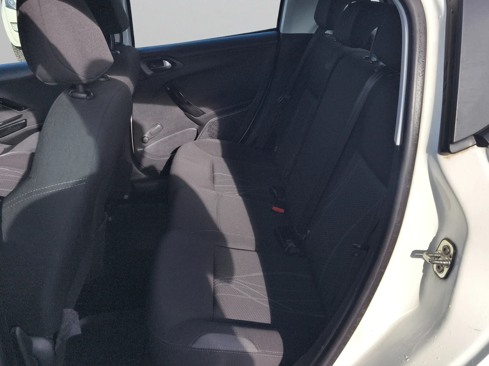 Peugeot 208 5P ACTIVE 1.4 HDi 68 BVM5 // 1411088 | Mobile.bg � ����������� 12