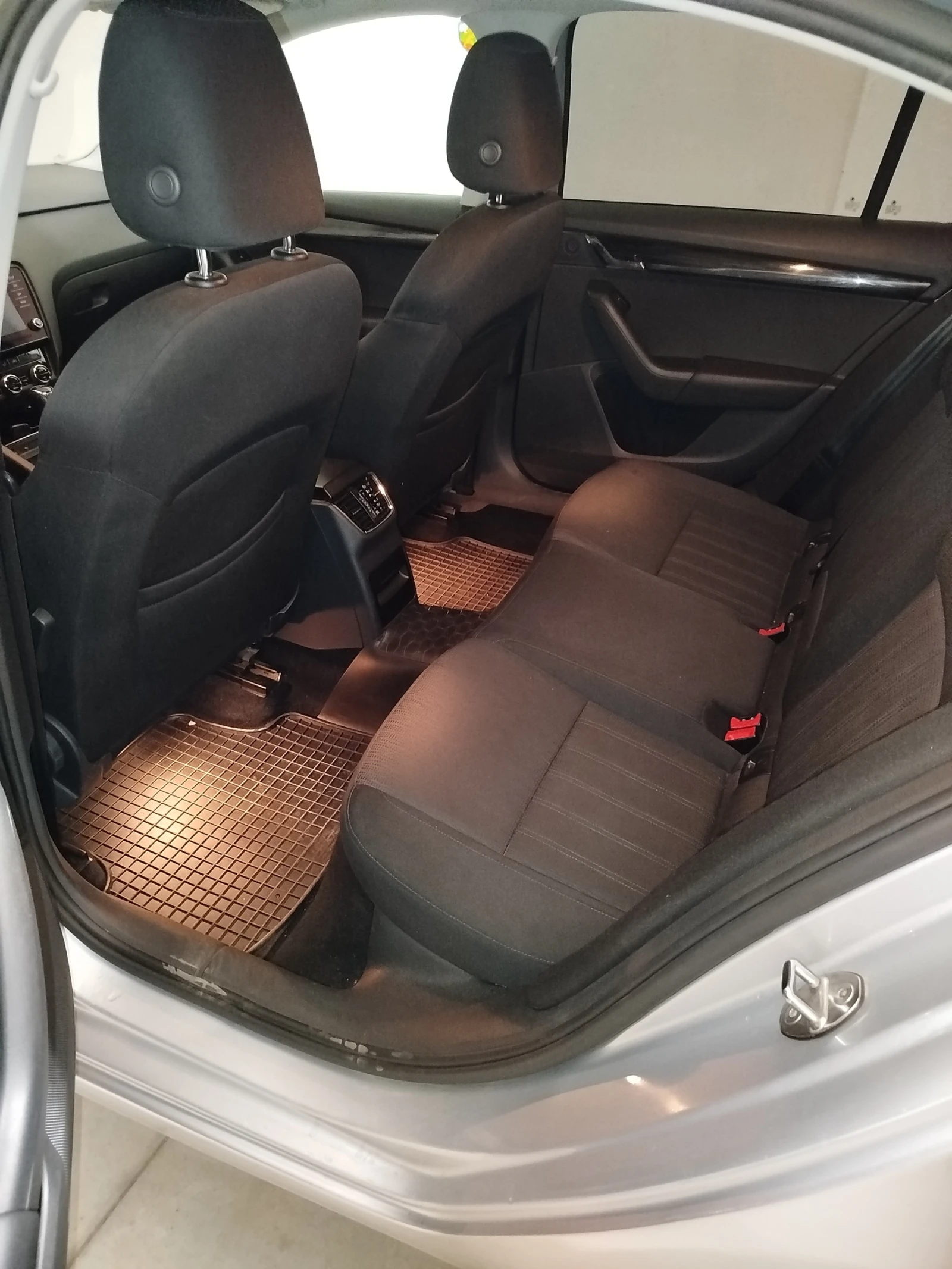 Skoda Octavia 1.6 TDI  - изображение 9