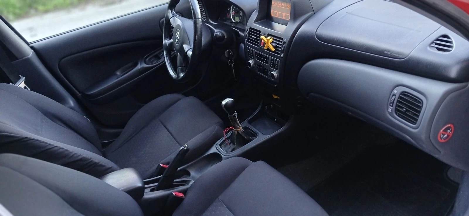 Nissan Almera 1.8 , снимка 14 - Автомобили и джипове - 54296030