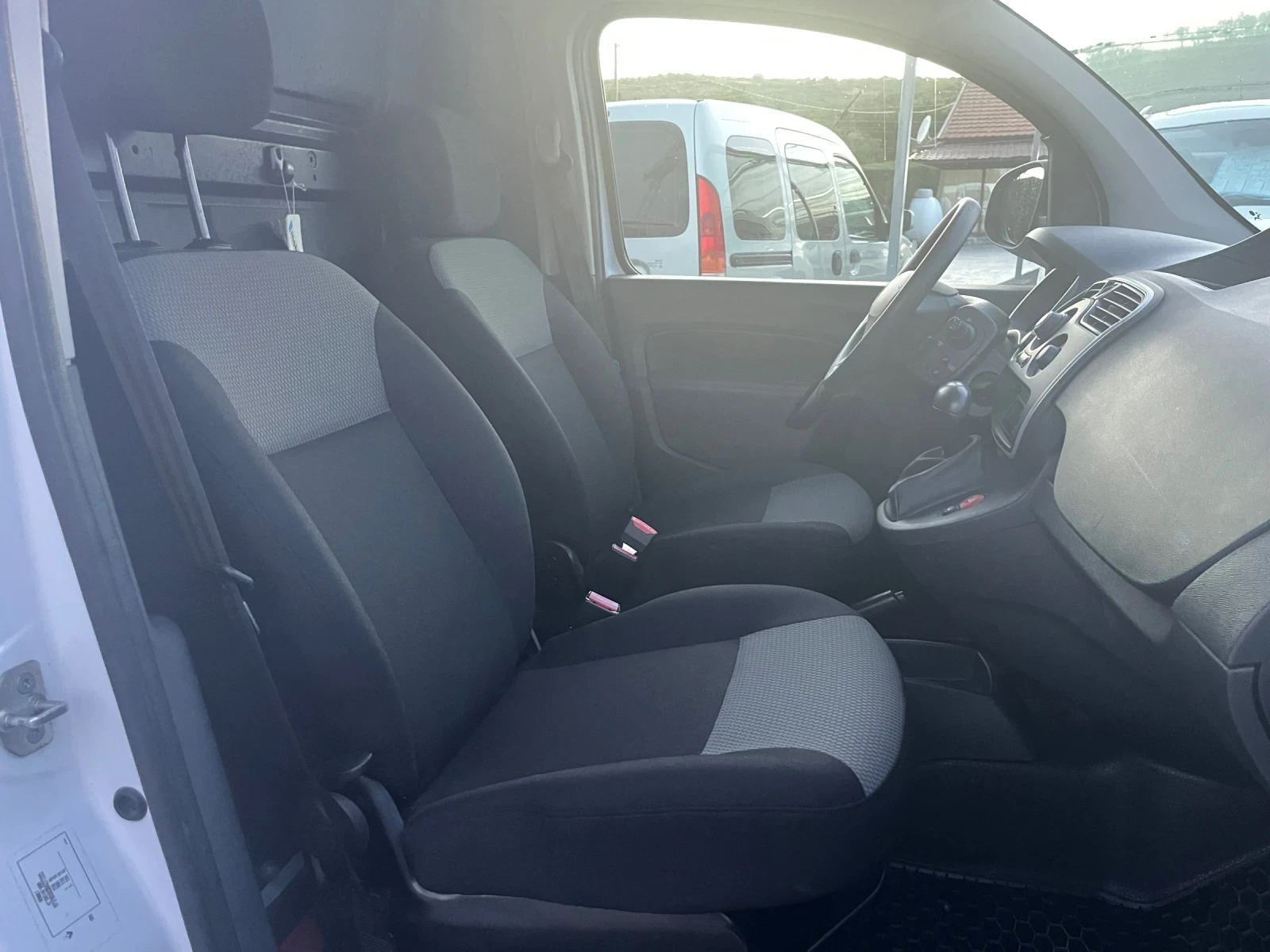 Renault Kangoo Express 33KW Electric , снимка 14 - Автомобили и джипове - 54974274