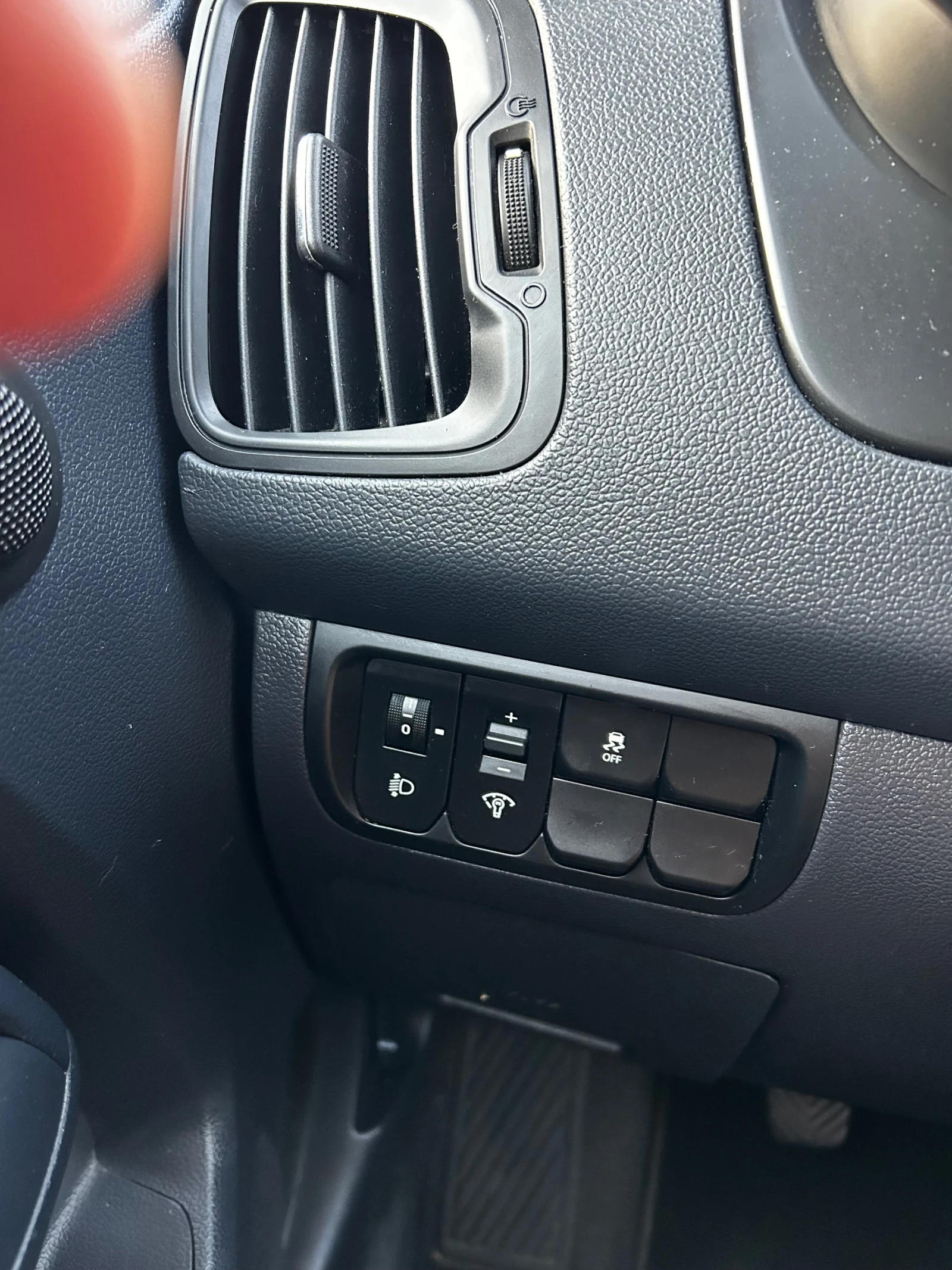 Kia Rio 1.4i 109к.с.* ПОДГРЕВ* СЕРВИЗНА КНИЖКА* КЛИМАТИК* , снимка 16 - Автомобили и джипове - 55317018