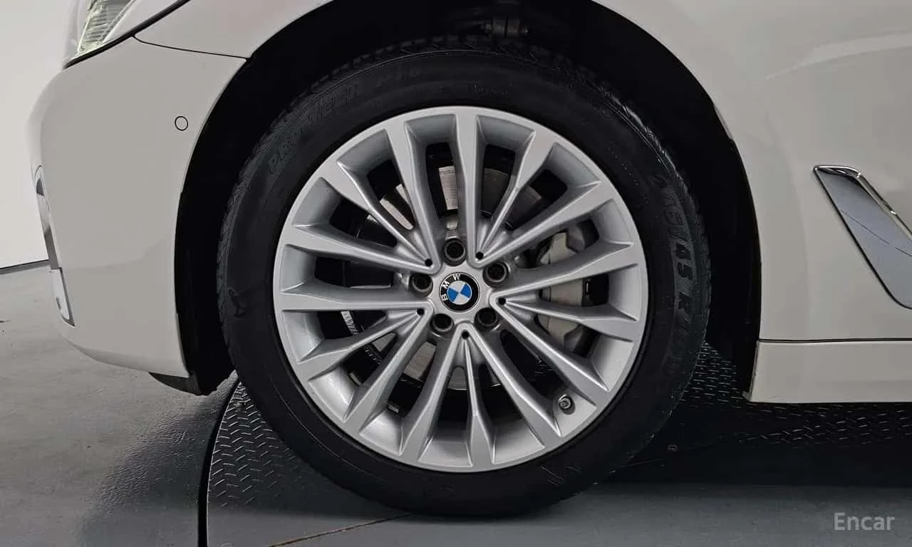 BMW 530 i xDrive Luxury | АВТОФИНАНСИРАНЕ, снимка 5 - Автомобили и джипове - 55709442
