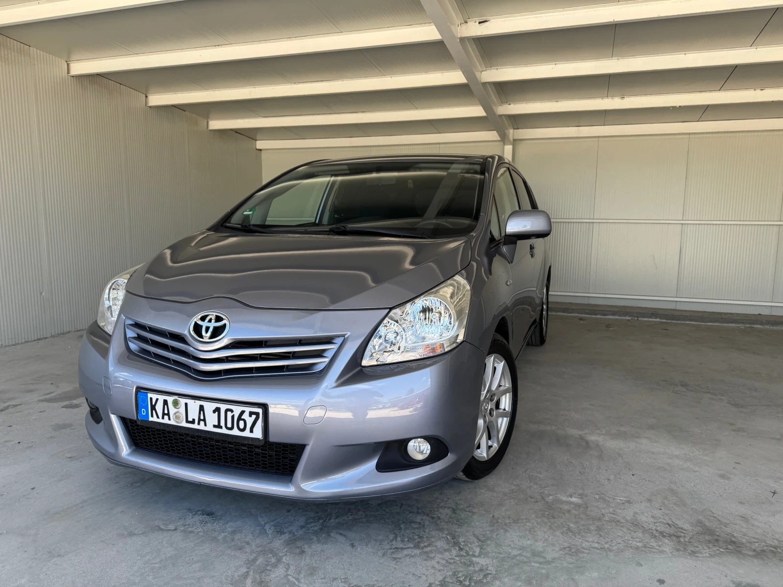 Toyota Verso 2.0-D4D-6+ 1Места, снимка 2 - Автомобили и джипове - 55874399