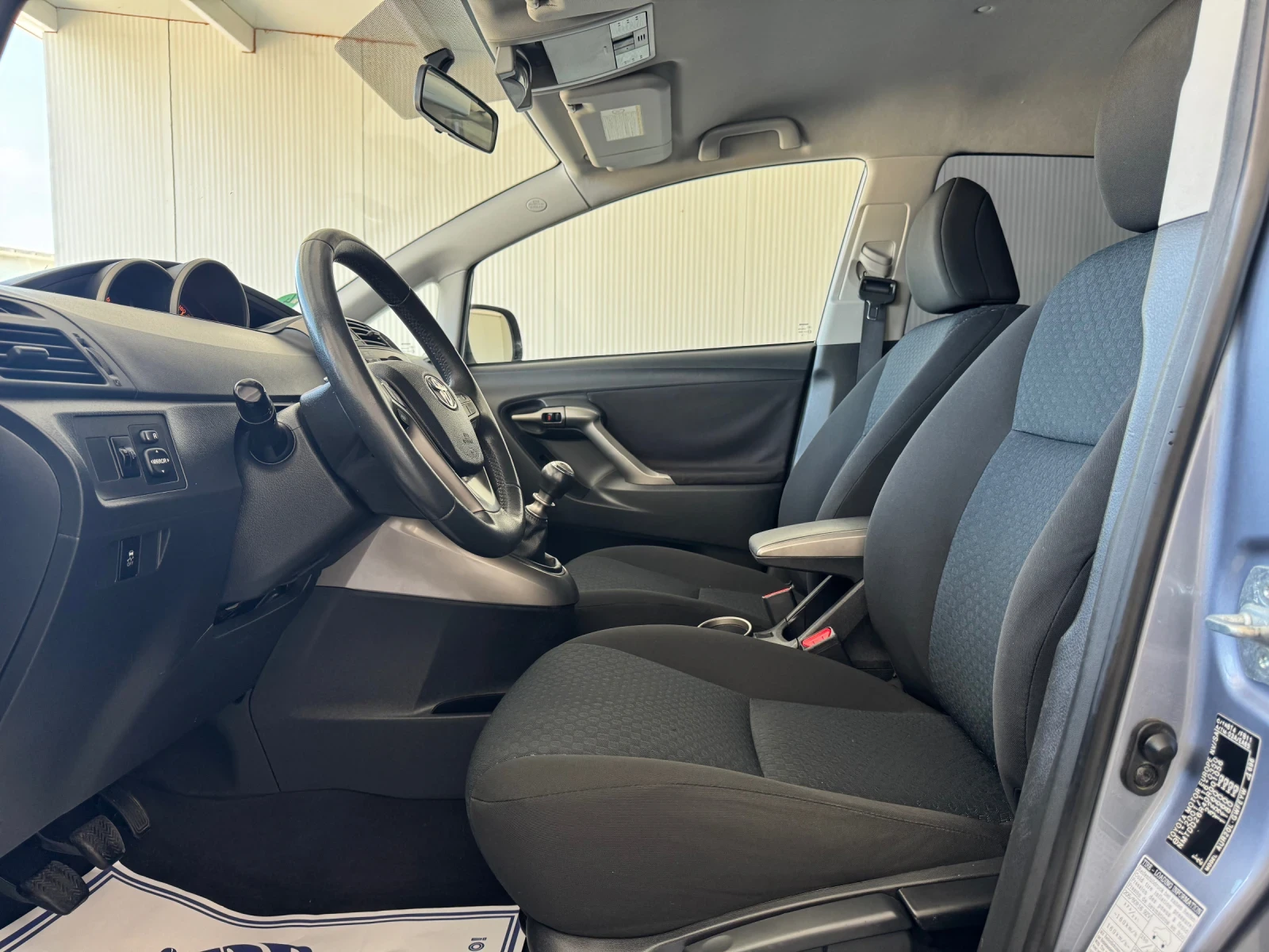 Toyota Verso 2.0-D4D-6+ 1Места, снимка 7 - Автомобили и джипове - 55874399
