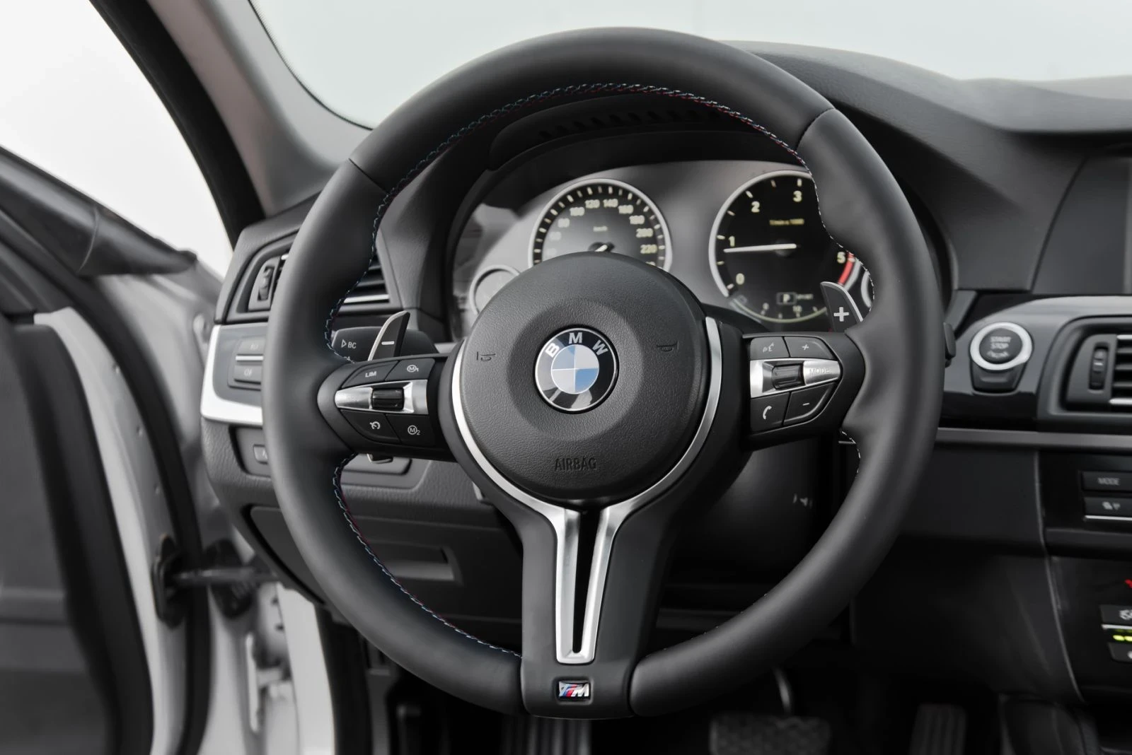 BMW 530 M-performance , снимка 13 - Автомобили и джипове - 56096730