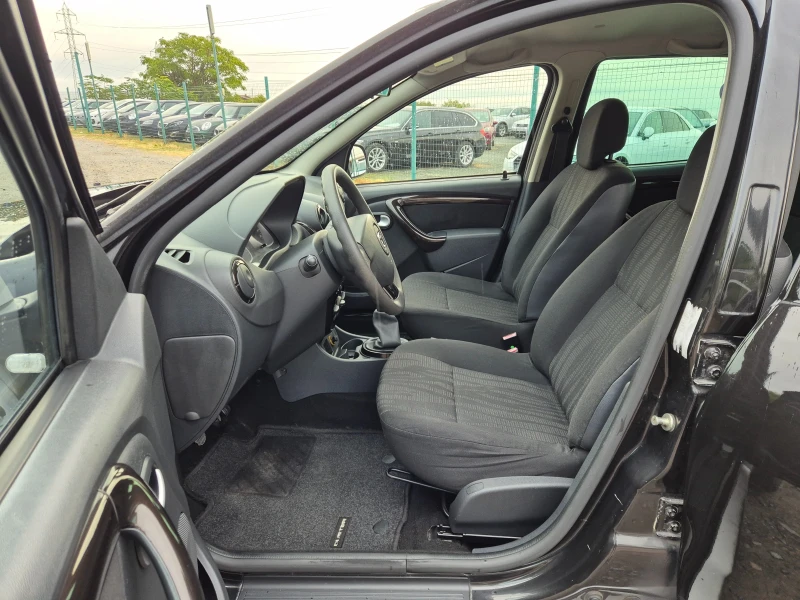 Dacia Duster 1.6i, снимка 12 - Автомобили и джипове - 51886732