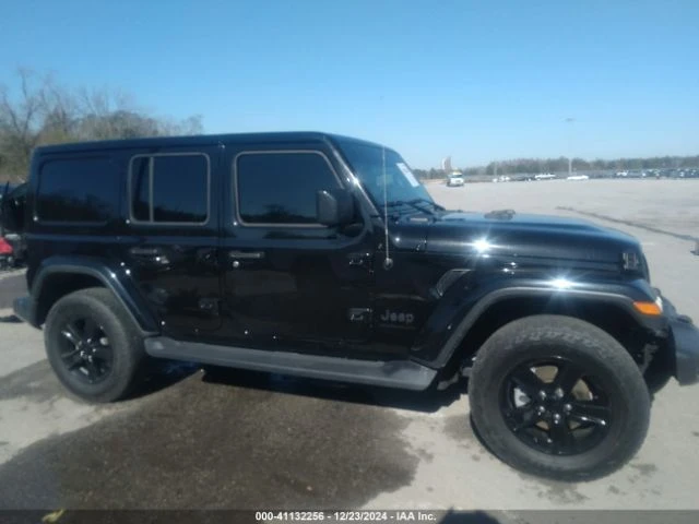 Jeep Wrangler * 4-DOOR * SAHARA * ALTITUDE 4X4 (CARFAX), снимка 3 - Автомобили и джипове - 49328349