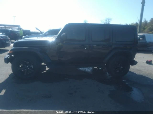 Jeep Wrangler * 4-DOOR * SAHARA * ALTITUDE 4X4 (CARFAX), снимка 4 - Автомобили и джипове - 49328349