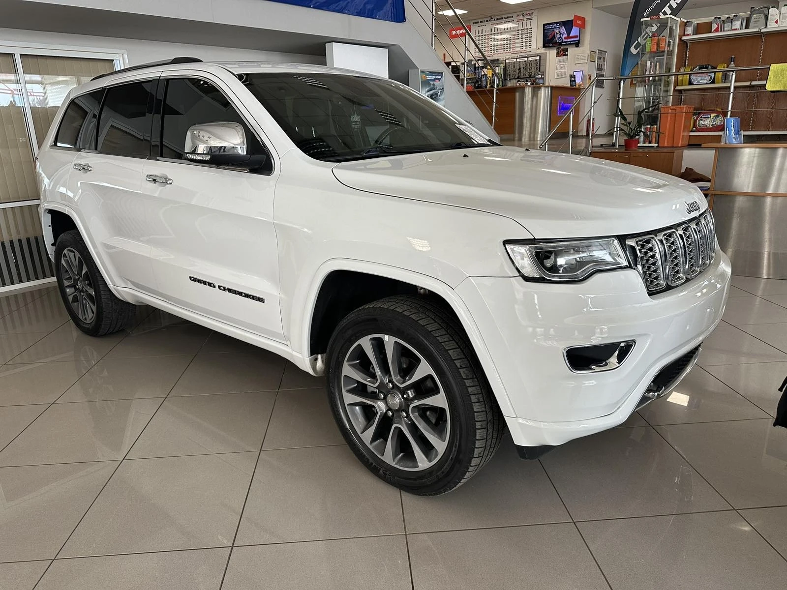 Jeep Grand cherokee Overland 3.6 - изображение 2