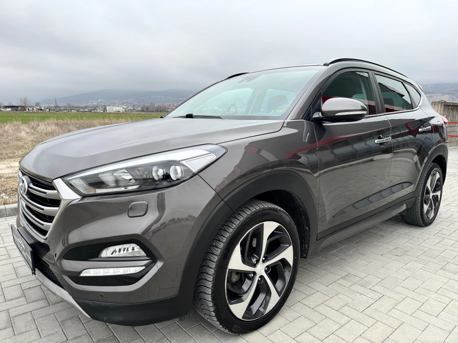 Hyundai Tucson 2.0 CRDi 4WD / FULL / PANORAMA / NAVI / CAMERA - изображение 3