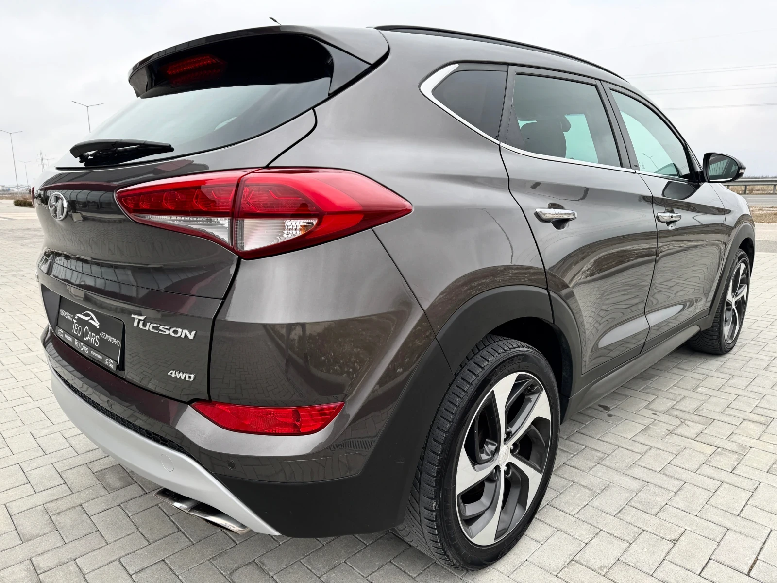 Hyundai Tucson 2.0 CRDi 4WD / FULL / PANORAMA / NAVI / CAMERA - изображение 7