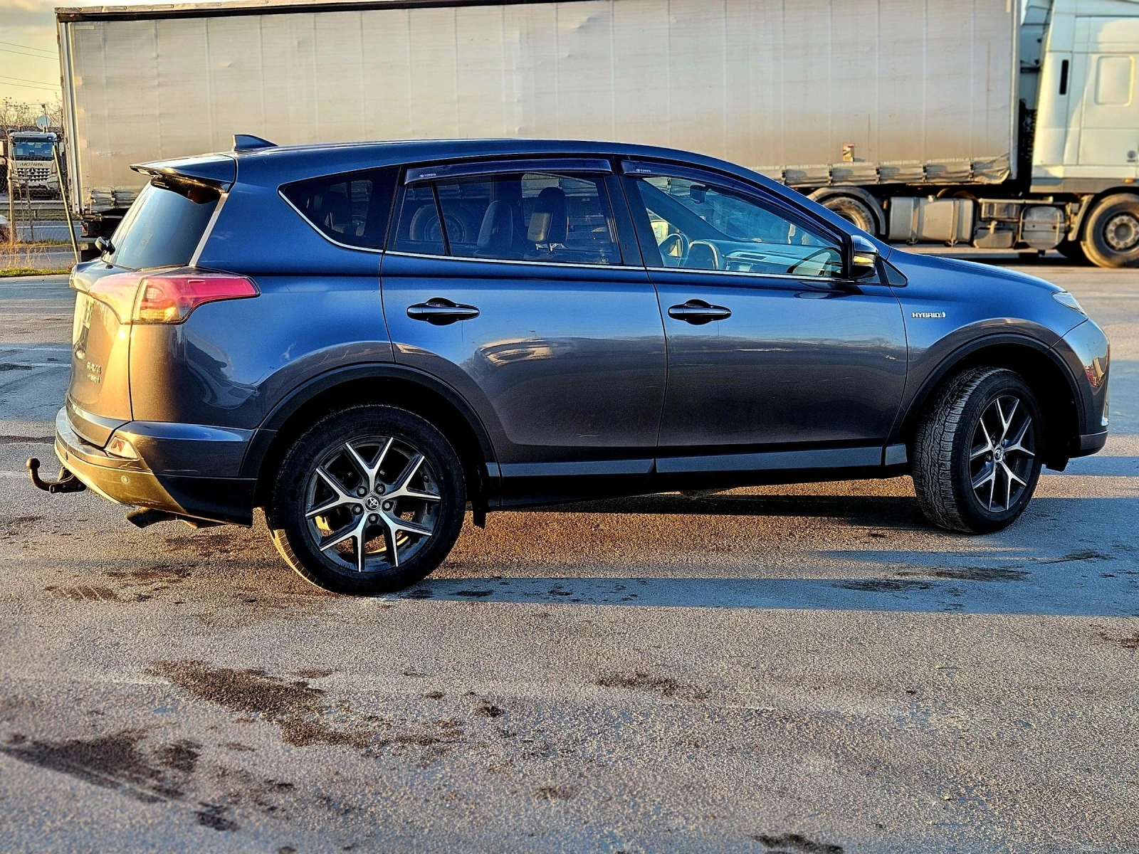 Toyota Rav4 2.5 Hybrid /// АВТОМАТИК ///4x4///165k КМ/// - изображение 4