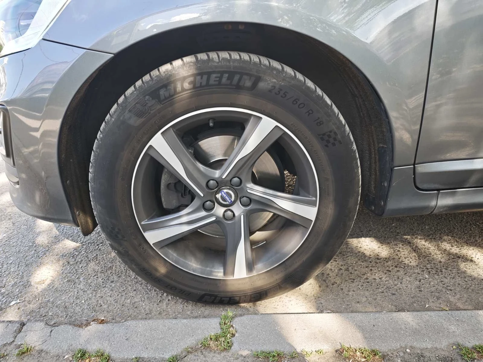 Volvo XC60 R- Design 5 цилиндъра, снимка 4 - Автомобили и джипове - 54729737