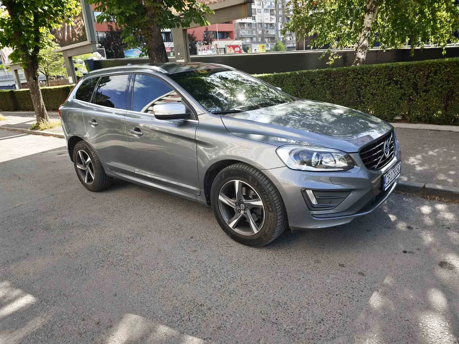 Volvo XC60 R- Design 5 цилиндъра, снимка 2 - Автомобили и джипове - 54729737