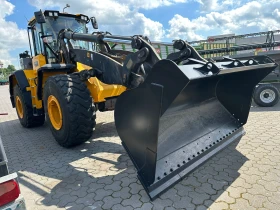    JCB