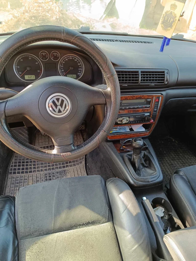 VW Passat, снимка 8 - Автомобили и джипове - 47345971