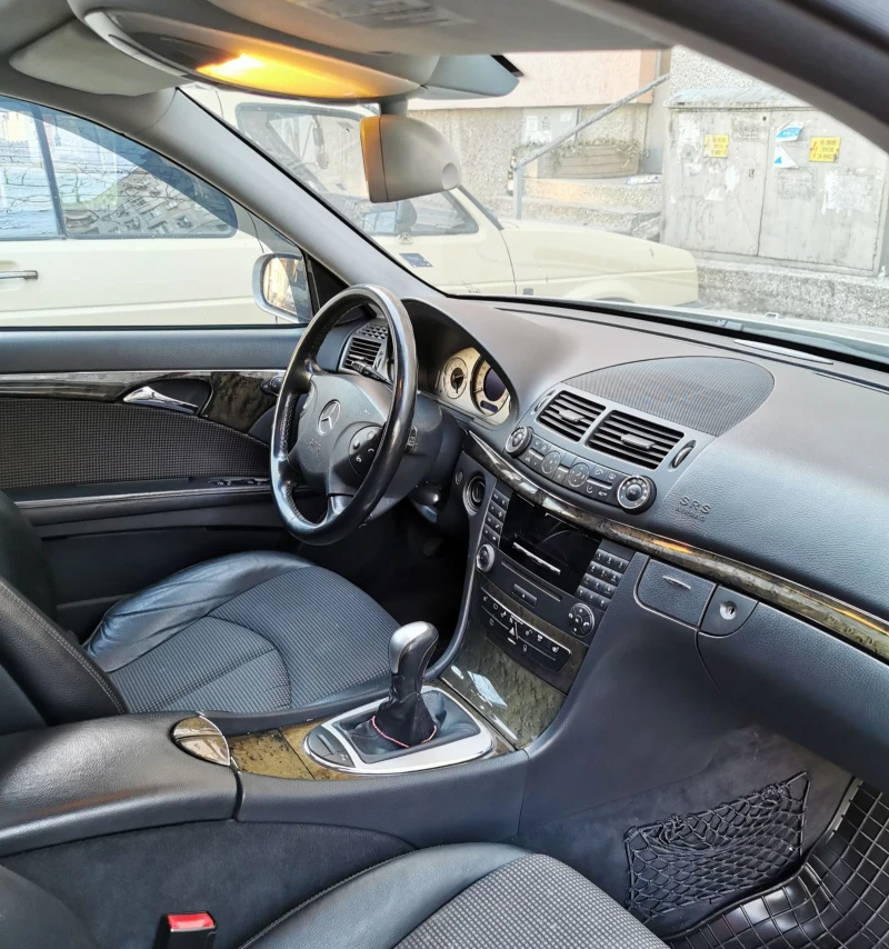 Mercedes-Benz E 220 2.2cdi, снимка 13 - Автомобили и джипове - 48215816