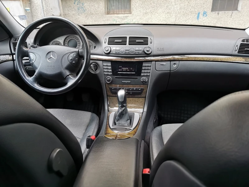 Mercedes-Benz E 220 2.2cdi, снимка 11 - Автомобили и джипове - 48215816