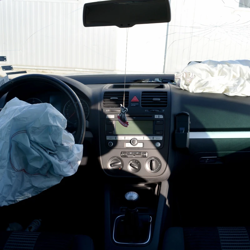 VW Golf 1.9 TDI, снимка 7 - Автомобили и джипове - 51450795