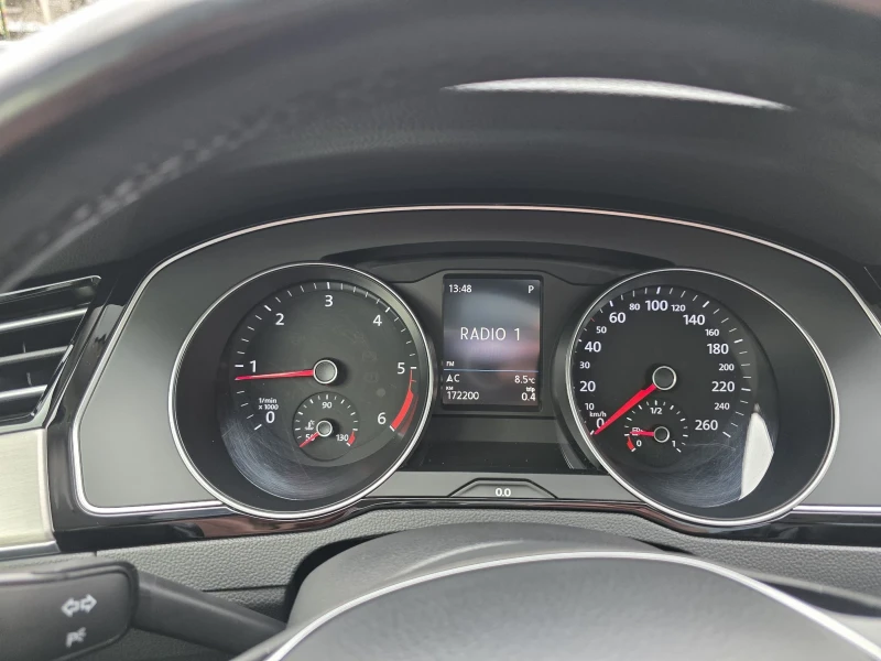 VW Passat 2.0 TDI Highline, снимка 12 - Автомобили и джипове - 52878790