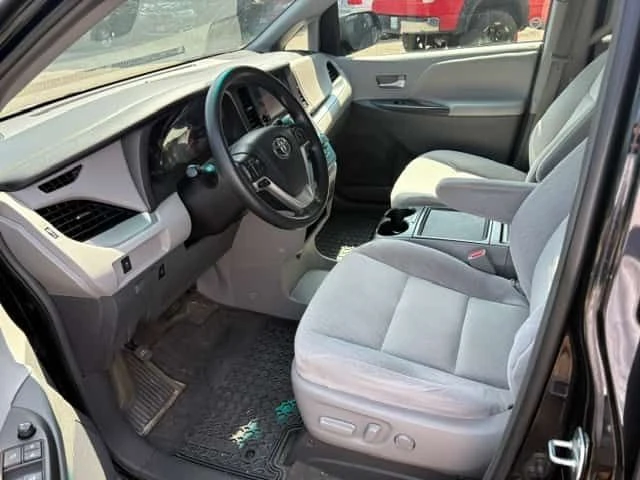 Toyota Sienna * LE * АВТОКРЕДИТ БЕЗ ПЪРВОНАЧАЛНА ВНОСКА* , снимка 5 - Автомобили и джипове - 55401462