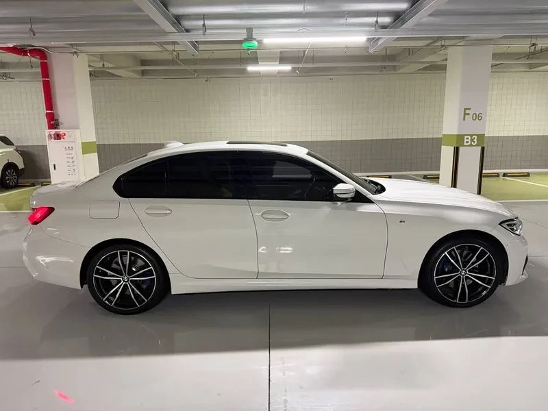 BMW 330 I xDrive M Sports, снимка 5 - Автомобили и джипове - 55830859