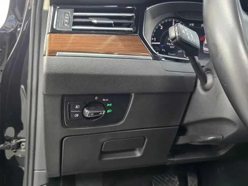 VW Passat 2.0 Tdi Premium, снимка 16 - Автомобили и джипове - 56656503