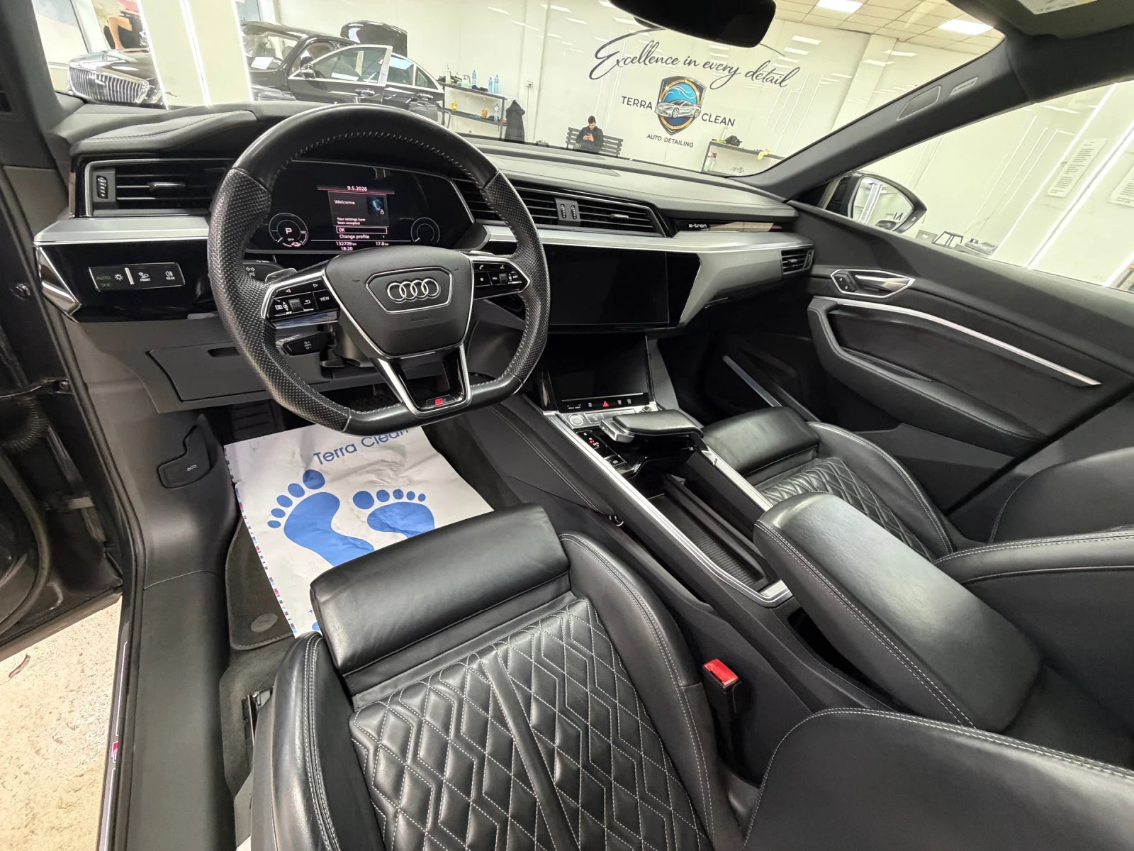 Audi E-Tron 55 Quattro 3хS-line| 408к.с.| B&О| Панорама| , снимка 10 - Автомобили и джипове - 54487267