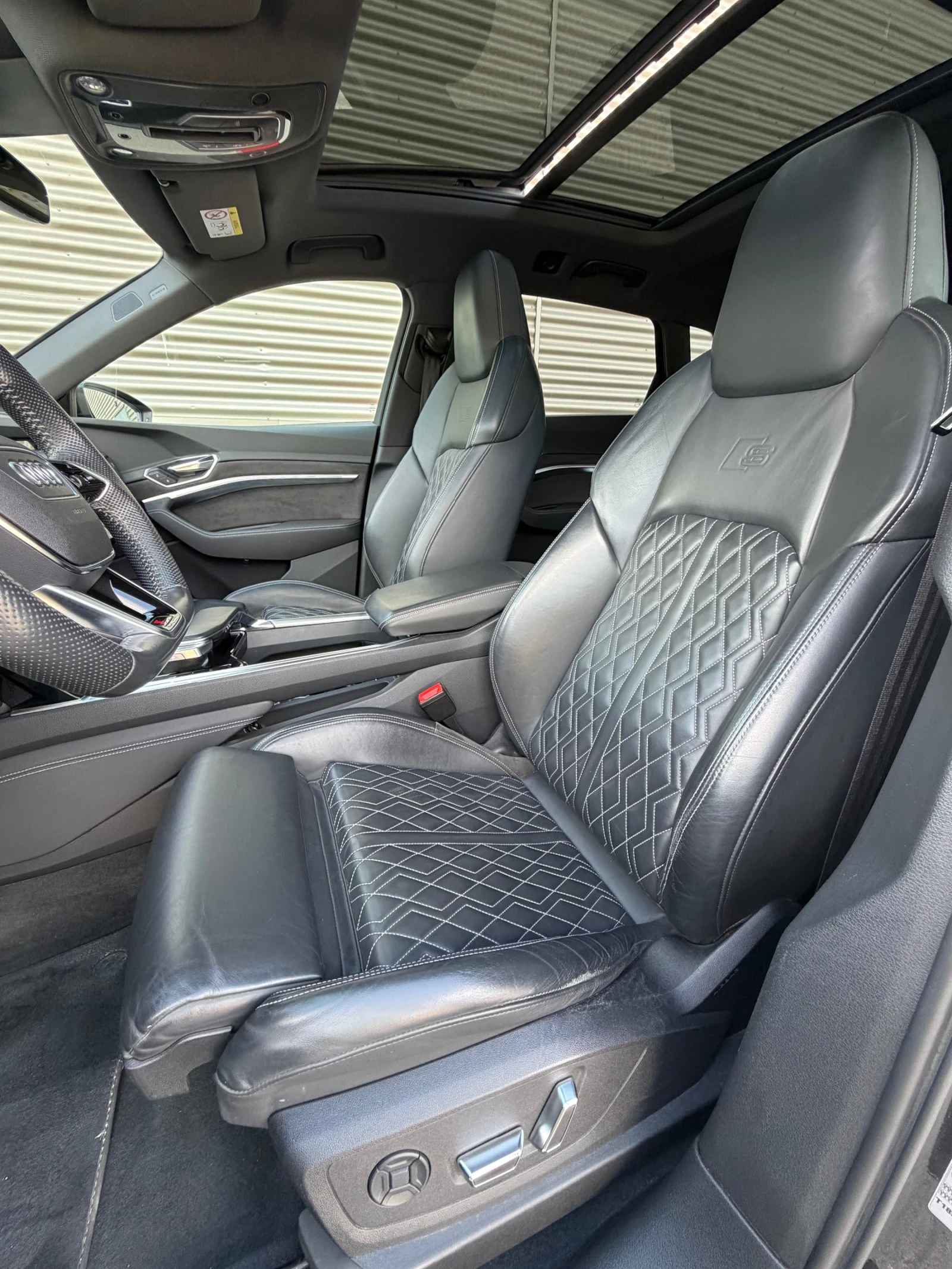 Audi E-Tron 55 Quattro 95% SOH  3хS-line| 408к.с.| B&О| , снимка 8 - Автомобили и джипове - 54665427