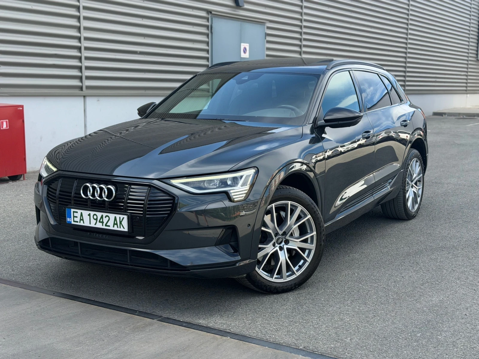 Audi E-Tron 55 Quattro 95% SOH  3хS-line| 408к.с.| B&О| , снимка 3 - Автомобили и джипове - 54665427