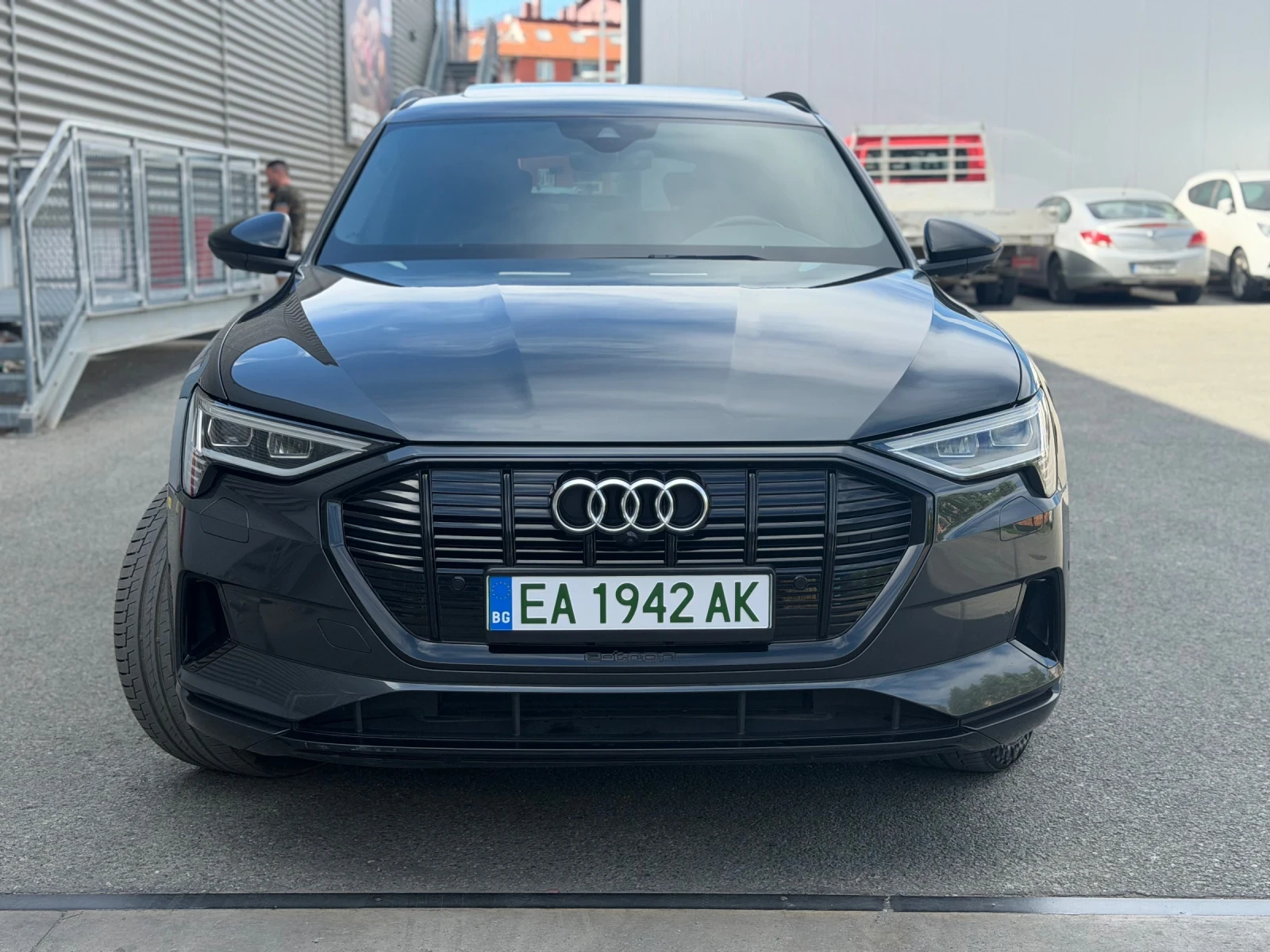 Audi E-Tron 55 Quattro 95% SOH  3хS-line| 408к.с.| B&О| , снимка 2 - Автомобили и джипове - 54665427