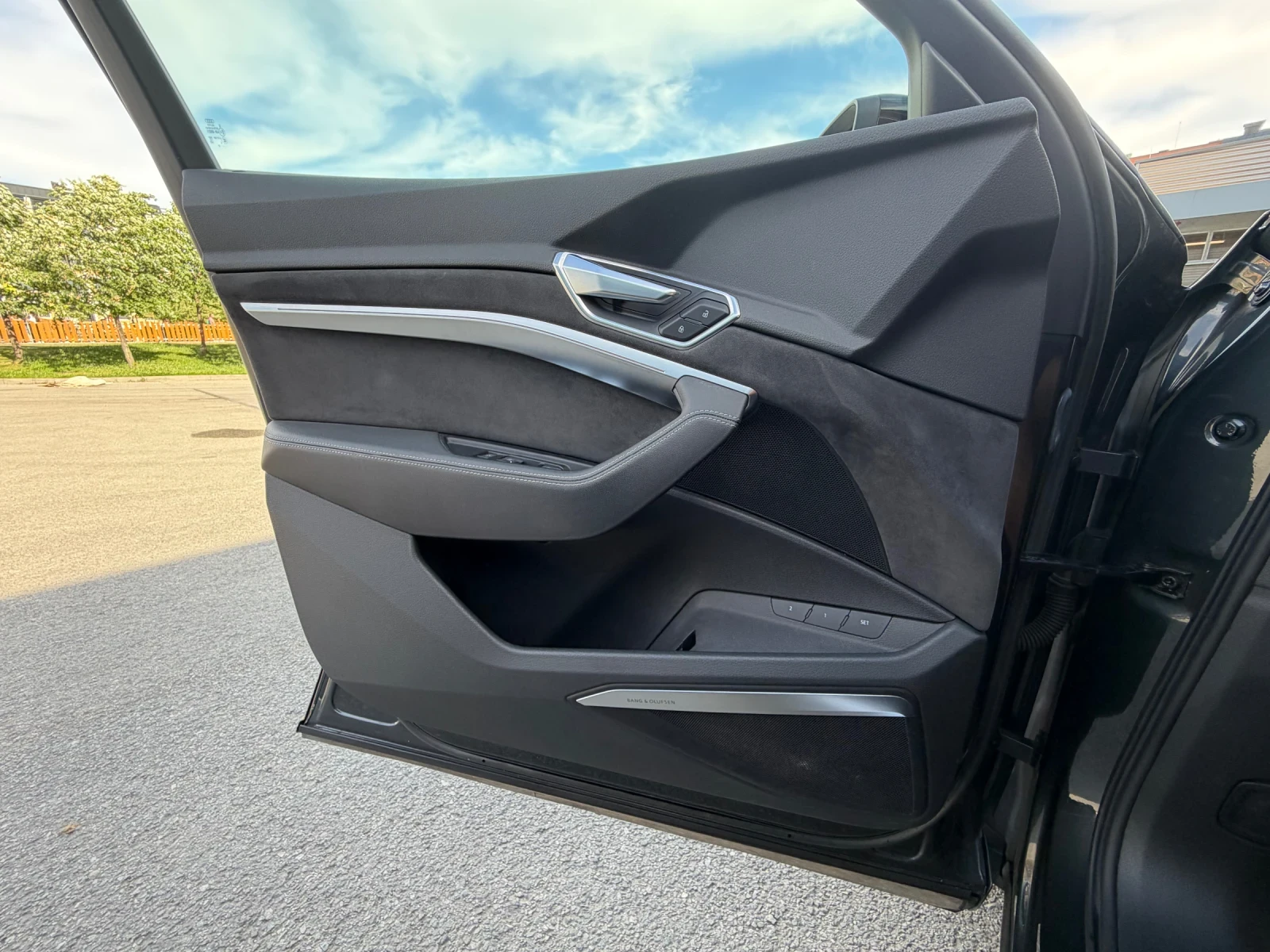 Audi E-Tron 55 Quattro 95% SOH  3хS-line| 408к.с.| B&О| , снимка 16 - Автомобили и джипове - 54665427